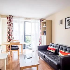 One Bedroom With Juliet Balcony In West One - Parking Possible Apartment