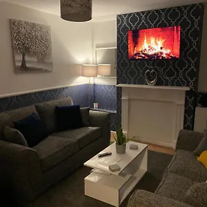 Apartment Cosy 3 Bedroom House, Free Parking & Wifi 