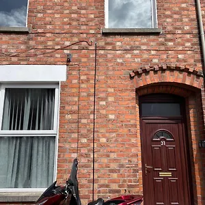 Apartment Pass The Keys Spacious Queens Uni Beside Cafes And Restaurants 