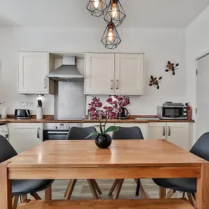 Heart Of The City-flexi Cancellations-central Hub Holiday home