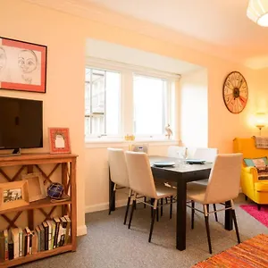 Apartment Altido Lovely For 4 With Free Parking 